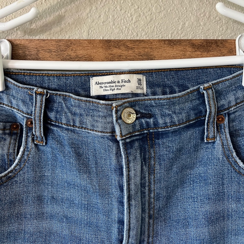 A&F 90s slim straight ultra high rise